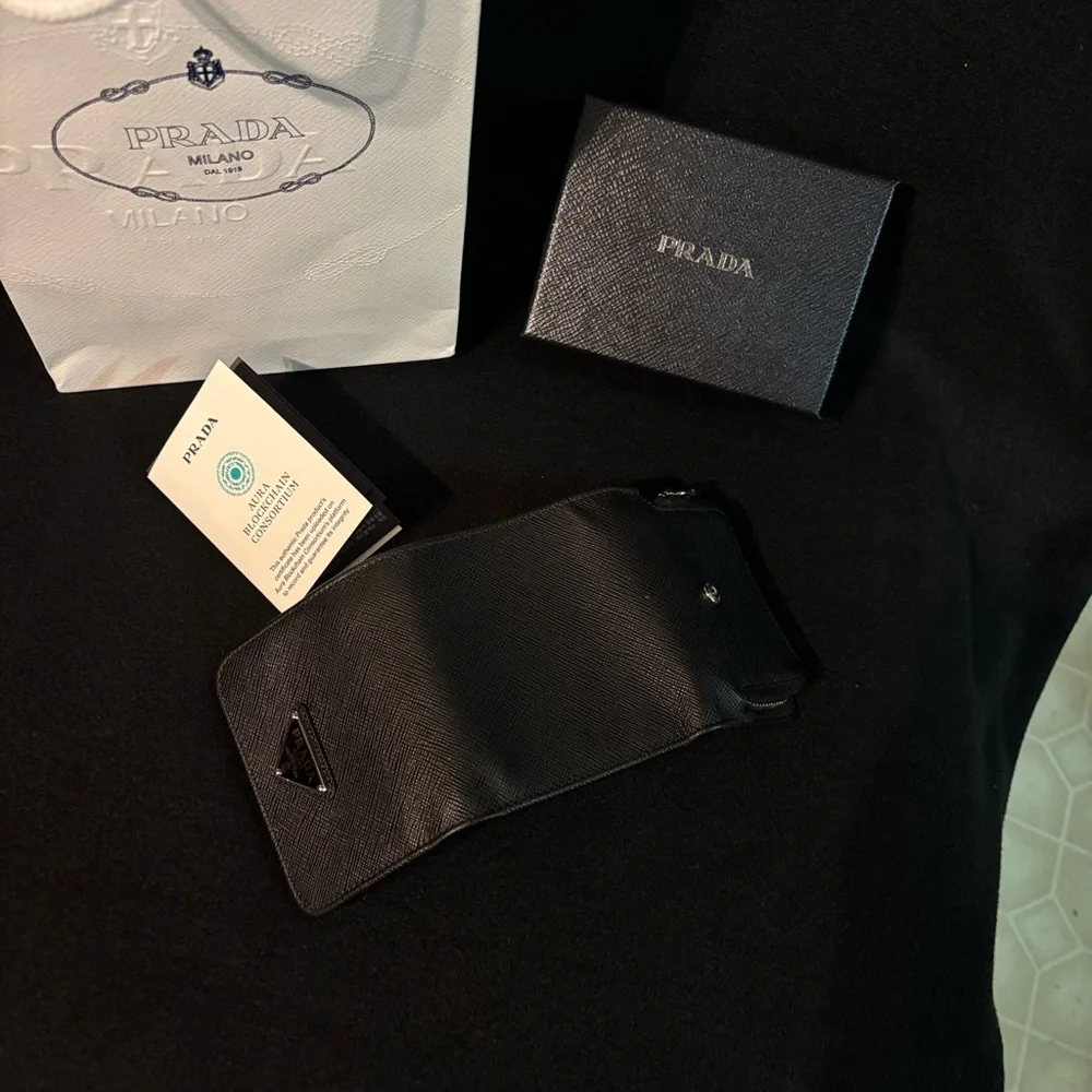Prada Black Saffiano Leather Wallet - Picture 4 of 5